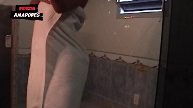 Amateurs videos: Donna sposata impertelina che mi chiama sotto la doccia
