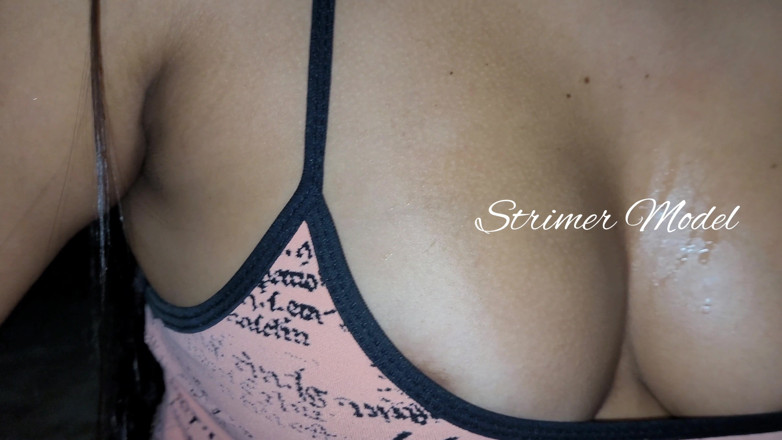 Strimermodel: Kichanie na moje piersi 1