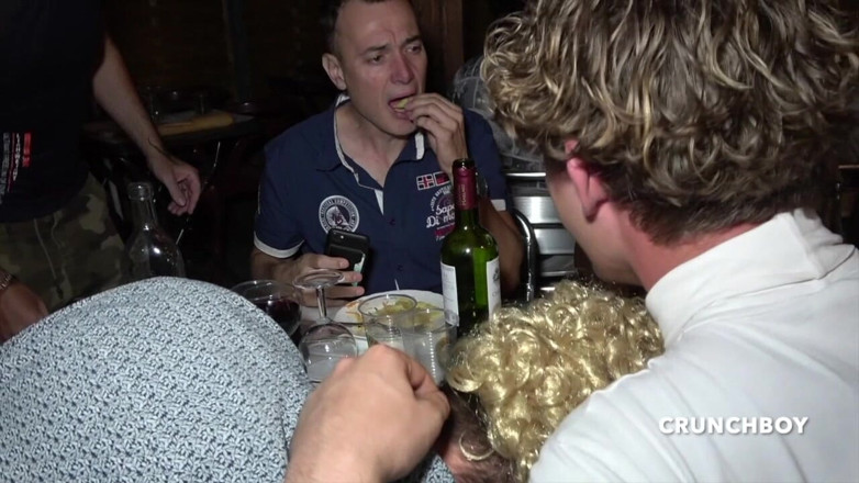 Latino Fucker: Prosto zerżnięta prosto w restauracji