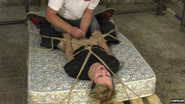 BoyNapped: Er stiehlt seinen twink-jungen aus dem sperma