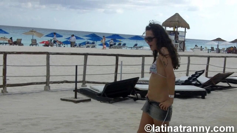 Nikki Montero: Crazy times in Cancun pissing on the toilet