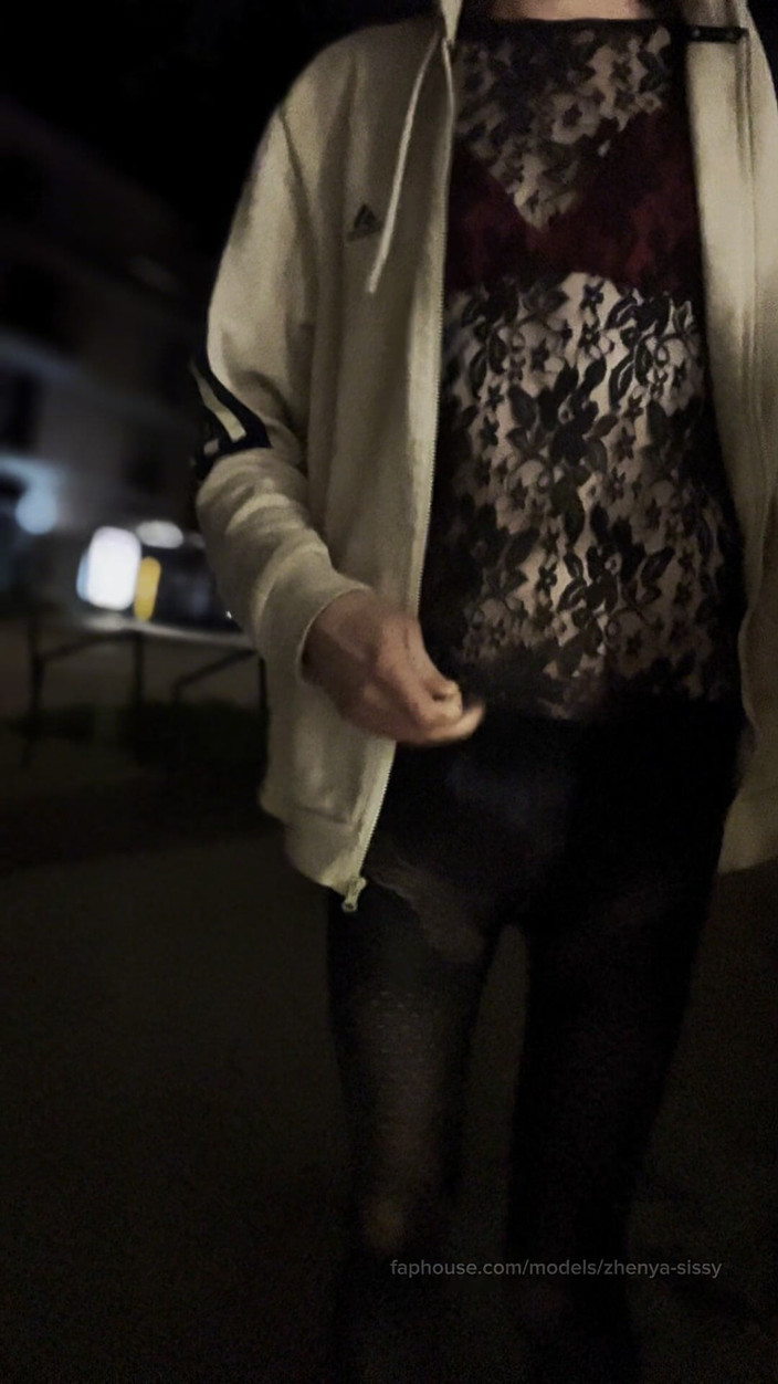 Zhenya Sissy: Crossdresser honí ptáka