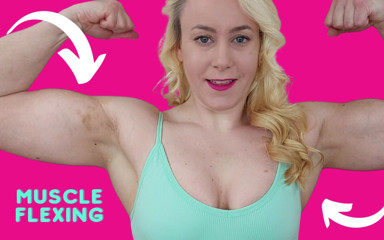 Michellexm: Ragazza muscolosa con un enorme bicipite e quads flette il...