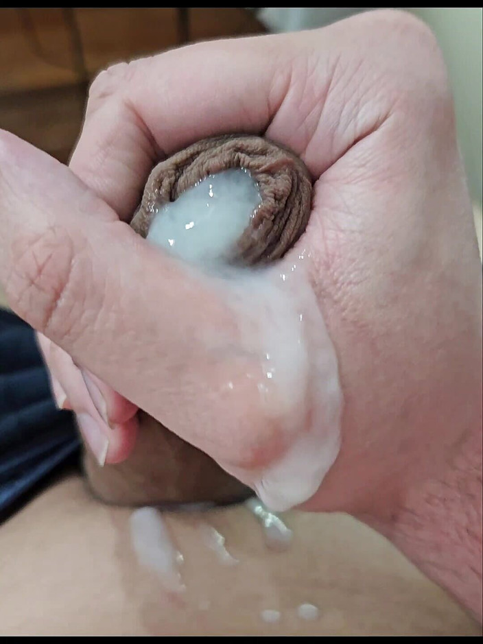 Lkdick8: Yalnız oğlan mastürbasyon yapıyor ve boşalma derlemesi