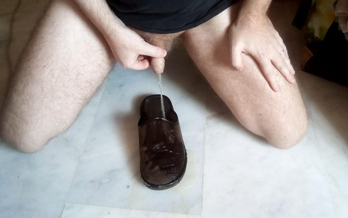 Sex hub male: John pist over zijn slipper