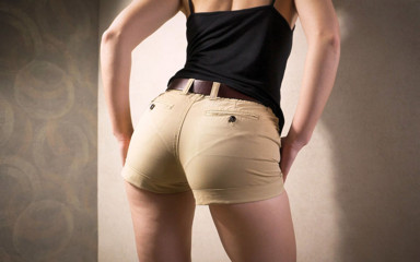 Teasecombo 4K: Teen teen-amateurin in engen shorts neckt ihre sichtbare höschen-linie