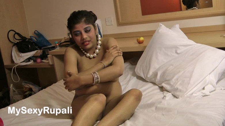 Desi Papa: Ragazza indiana arrapata con culo grosso masturbazione
