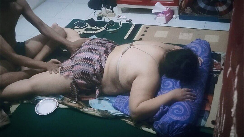 my_wife_chubby: 微胖寡妇在按摩时变得饥渴