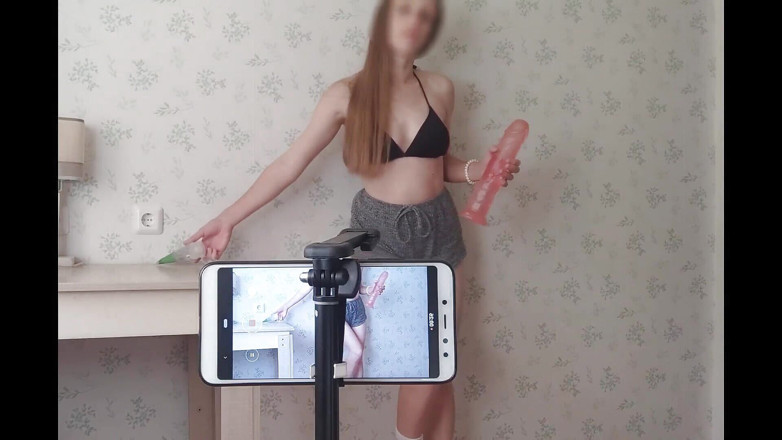 Lizaveta: Mój kochanek pieprzy mnie bardzo ostro i filmuje to na...