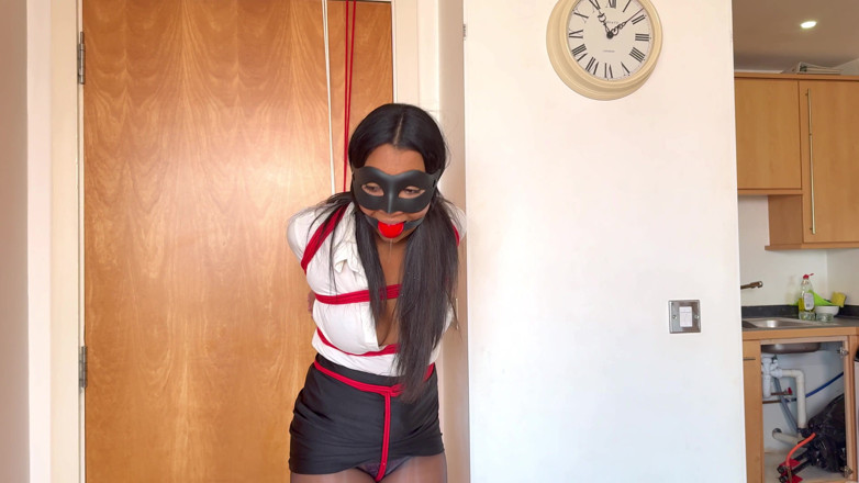 Latina Fetish: Kejatuhan Super Courtney (4K)