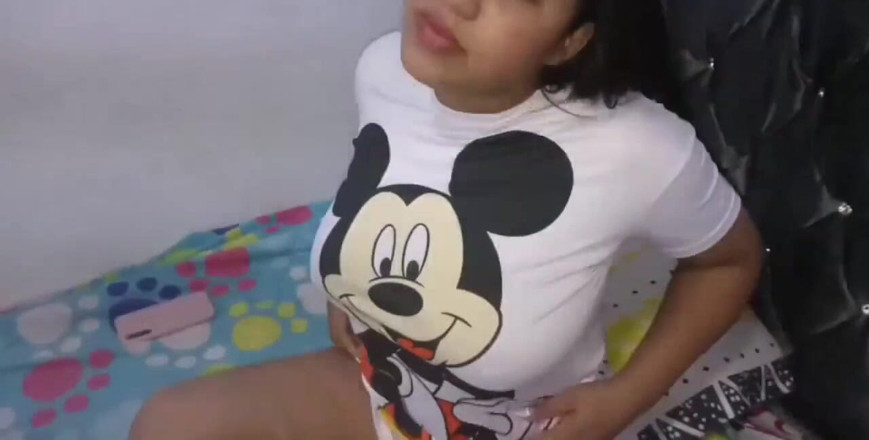 Pikaa6: Une brune colombienne en a marre de sa vie, elle...