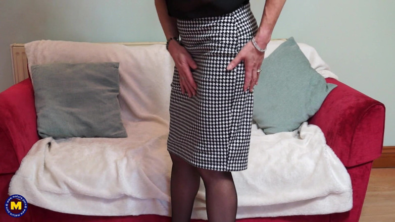 Mature NL: Super Gorąca GILF Lady Sextasy Daje Pasek Złośliwiec I Palce...