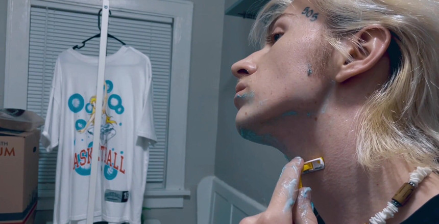 GhostCams: Min jawline vs en engångshyvel, vem skulle vinna?