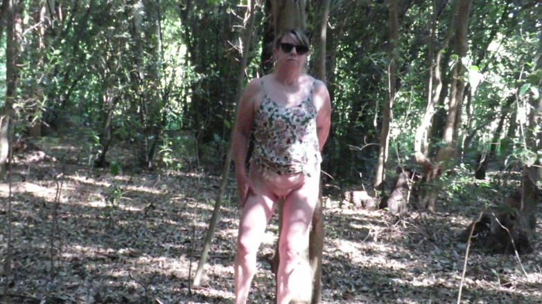 Milfcamsex: Patricia in the Forest