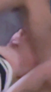 Ninfomaníaca enteada pega fodendo padrasto enquanto a madrasta está longe! Gozadas internas e esguichando!!!