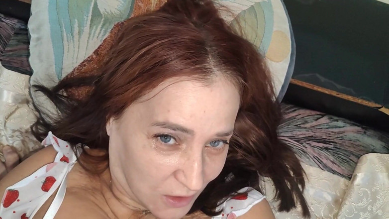 Tumanova Alina: Açık iç çamaşırlarıyla muhteşem göğüslü bir MILF ile yattım