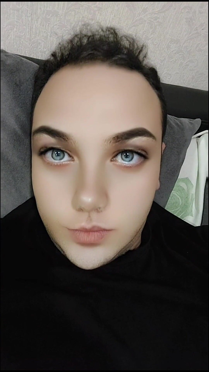 Kitty_Cross: Kısa, şık ve çarpıcı: travesti Kitty'nin en iyi seçkileri!