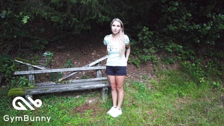 Gymbunny: Congés à domicile exploités - Creampie Geiler au bord de la forêt