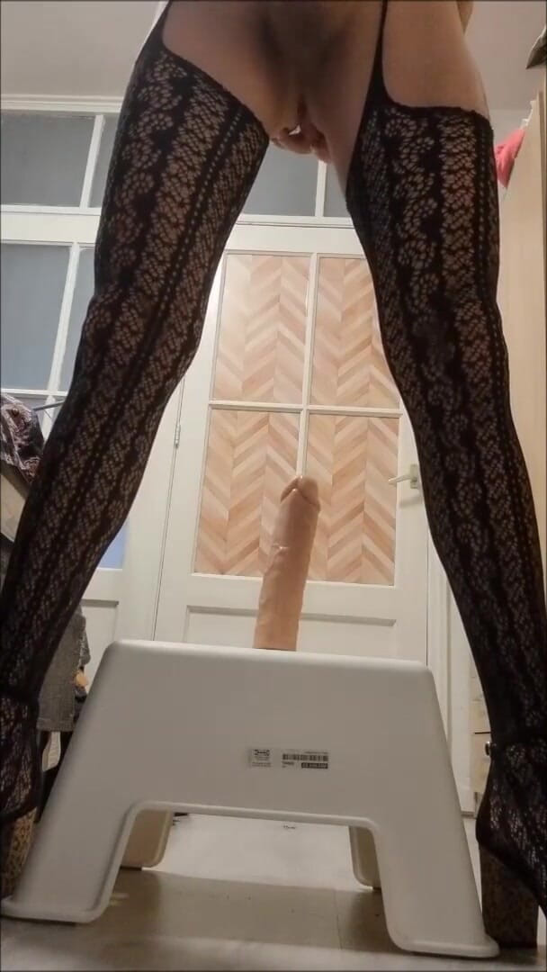 Sissy husband solo: Сіссіхусбанд позує і їздить 1.