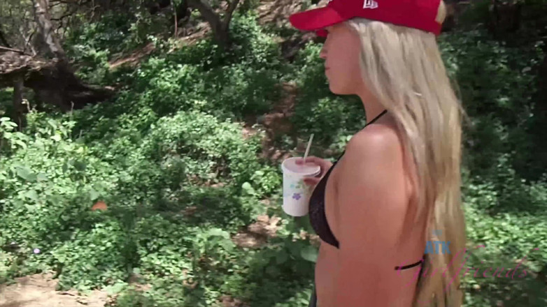 ATK Fans (Girlfriends): Vacanze virtuali in Hawaii con la giovane e così calda...
