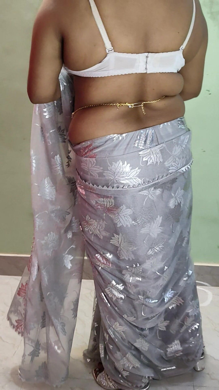 Kavita suman: Indische bBW-ehefrau nackter tanz teil 1