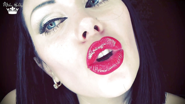 Goddess Misha Goldy: Meine roten küsse lassen dich im clip auf mein gesicht...