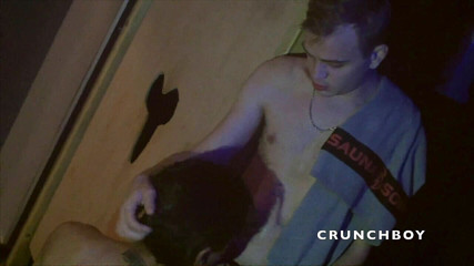 Sex humiliation with french lads: フランスのウィンクは、楽しみの控えめなためのクソ