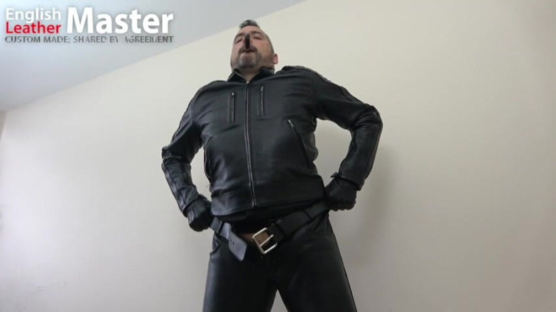 EnglishLeathermaster: Leren meester sigaar rokende vernedering