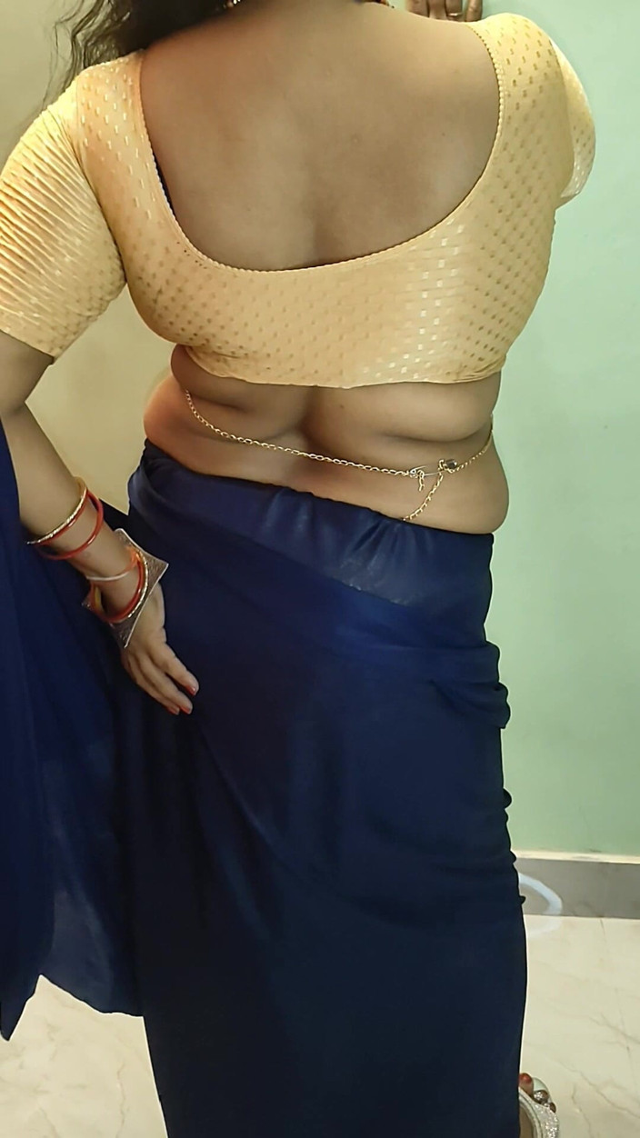 Kavita suman: Persembahan saree isteri montel India dan bercakap kotor