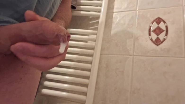 Sebastien D: Eyaculación en el baño
