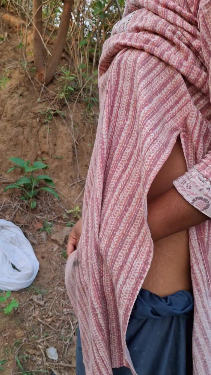Priya_sex: भारतीय देसी पत्नी आउटडोर सेक्स देसी गांव की आंटी आउटडोर सेक्स देसी भारतीय पत्नी आउटडोर सेक्स
