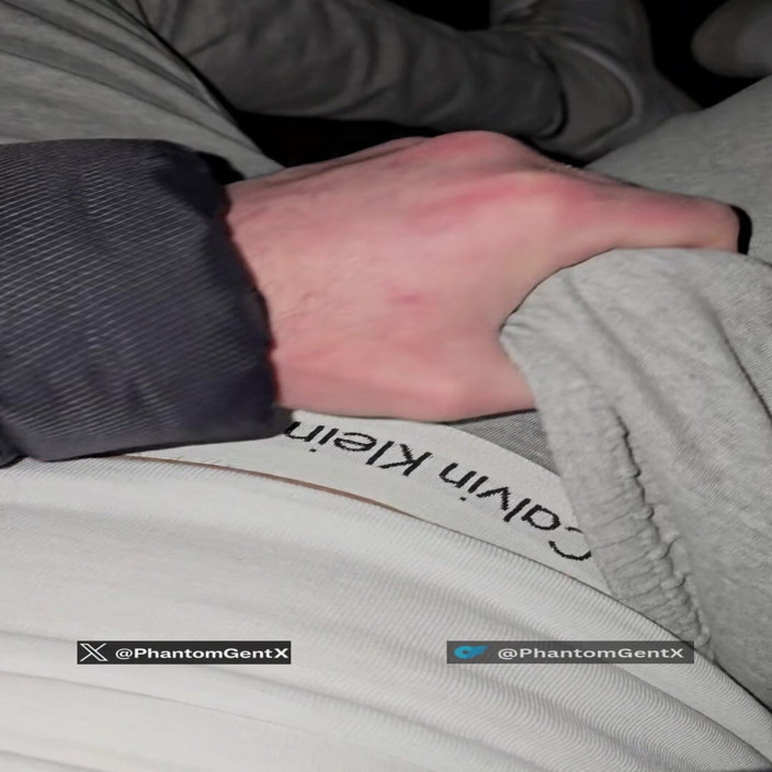 PhantomGentX: Deutscher Daddy Nach Dem Training Wichst Geil in Grauer Ck...