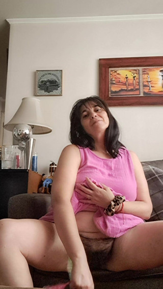 Mommy big hairy pussy: Het styvmamma som visar hårig fitta styvson
