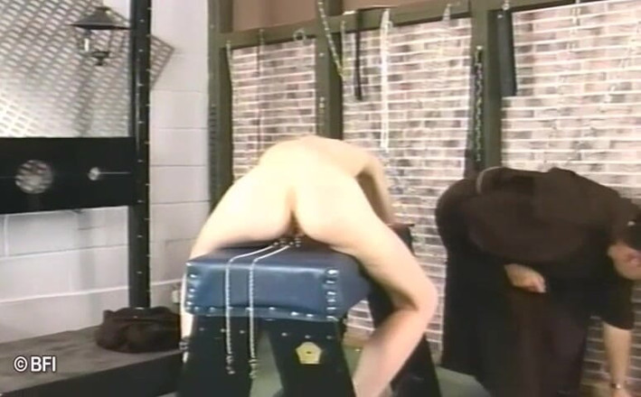 House of lords and mistresses in the spanking zone: Séance BDSM secrète avec une nonne