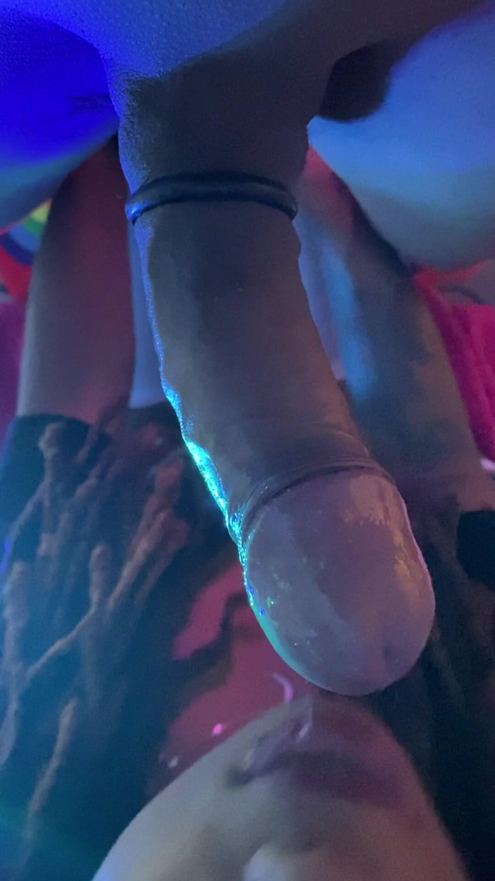 Kimora Creams: Üvey kız kardeş büyük bir kızın yarağını emiyor