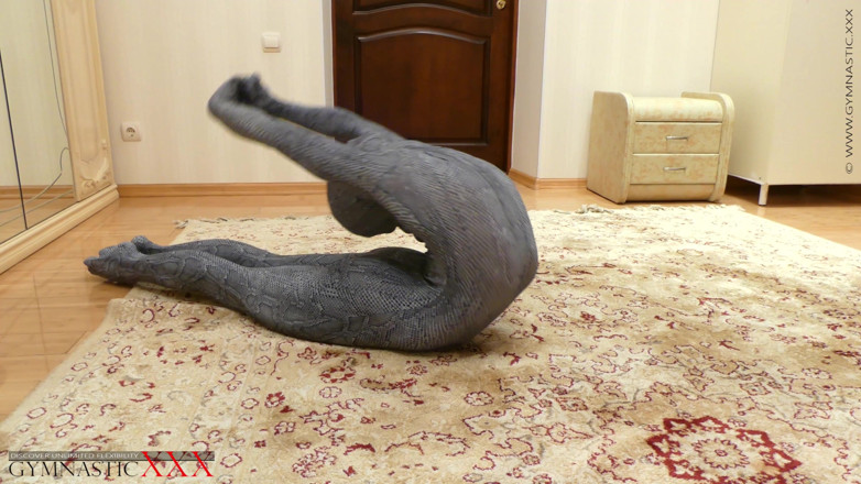 Gymnastic: Schlangenkönigin im spandex-catsuit