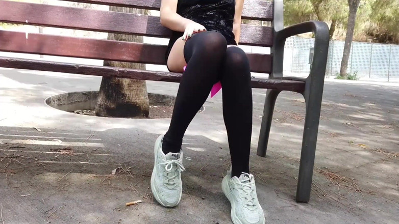TheloveStory: 야외에서 자위하는 미친 시오후키