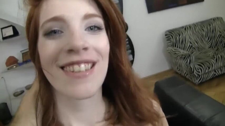 Rocco Siffredi porn: Zrzavá holka potěší Roccovo péro v POV