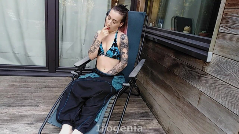Irogenia: Dildo Hippie Penembusan Berganda Di Luar Rumah
