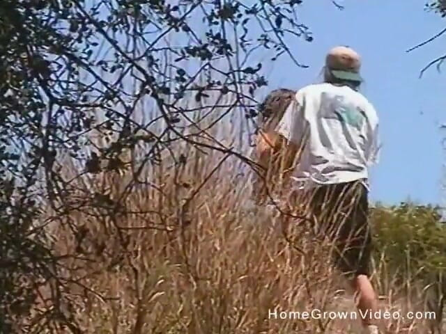 Homegrown Outdoor Sex: Gail West занимается сексом со случайным пробежкой