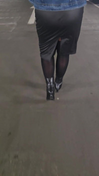 Walking in Ankle Boots