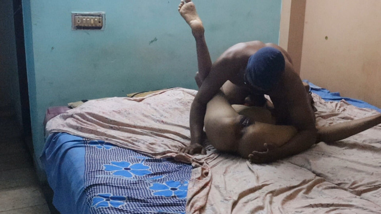 Graju1244: Blowjob awek India dengan abang tirinya di bilik hotel, seorang...