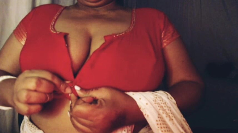 HotGirl21: Сексуальна дівчина, відкрита сечова преса, цицьки показують розтирання сосків і сосок