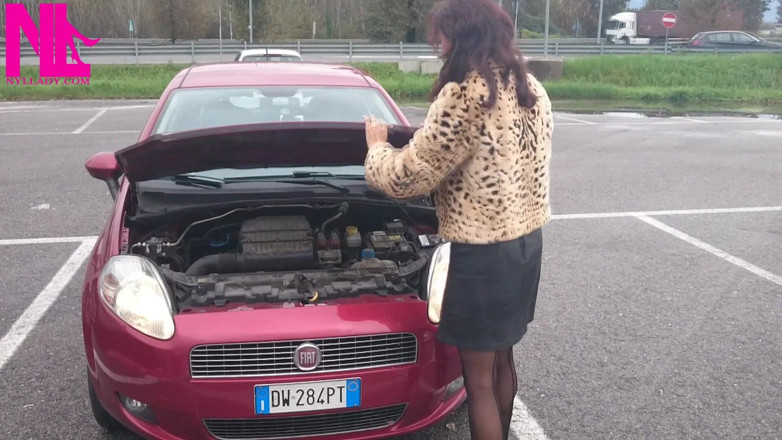 Nyllady: Seksowna szybka jazda w patentowych czarnych pompach i szwach czarnych...