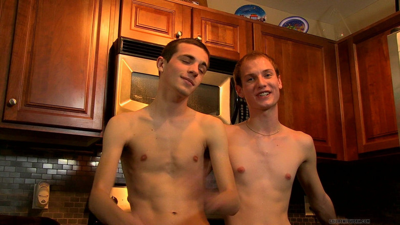 Lollipop Twinks: On Set dengan Connor &amp; Evan