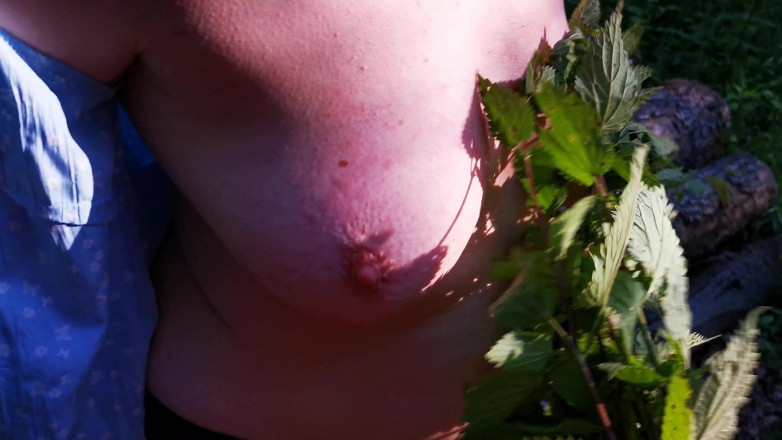 Bouncy Tits Action: Bröst och nässlor, extrema