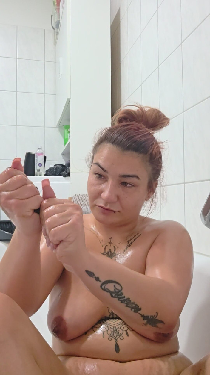 m's Bossy: Erotik yağ gösterisi