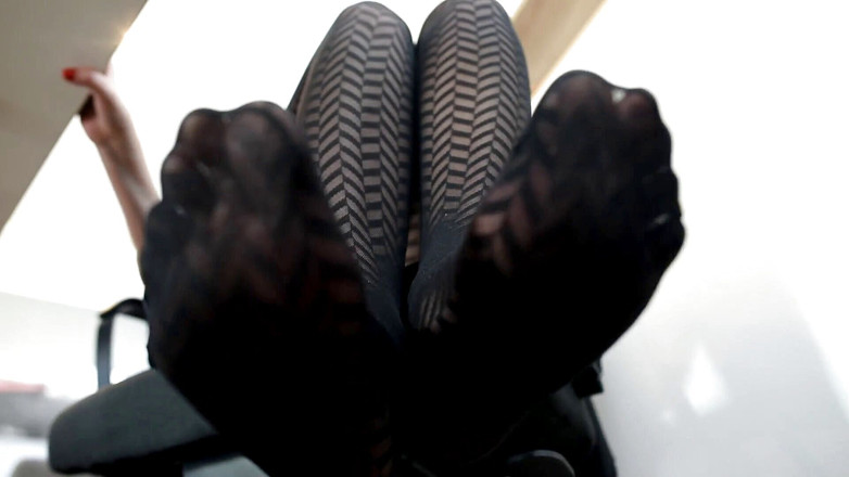 Czech Soles - foot fetish content: 팬티 스타킹을 입은 상사 사무실 지배