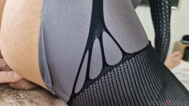 Nylon Xtreme: Perspektive Nora Fox Zentai Fantasy Grey