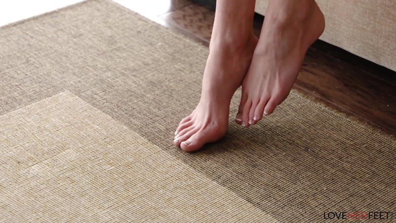 Loveherfeet: 나는 섹시한 작은 발을 가지고 있다고 생각한다